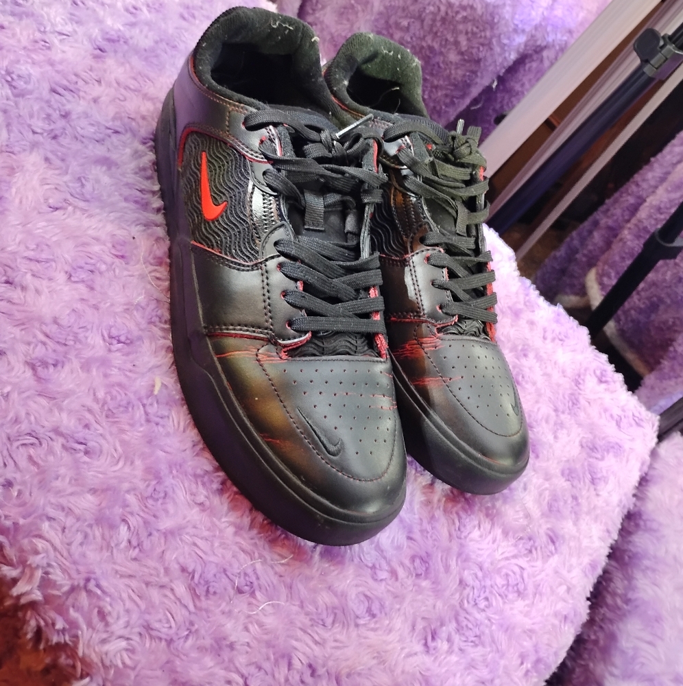Men size 8 black and red sneakers slim fit